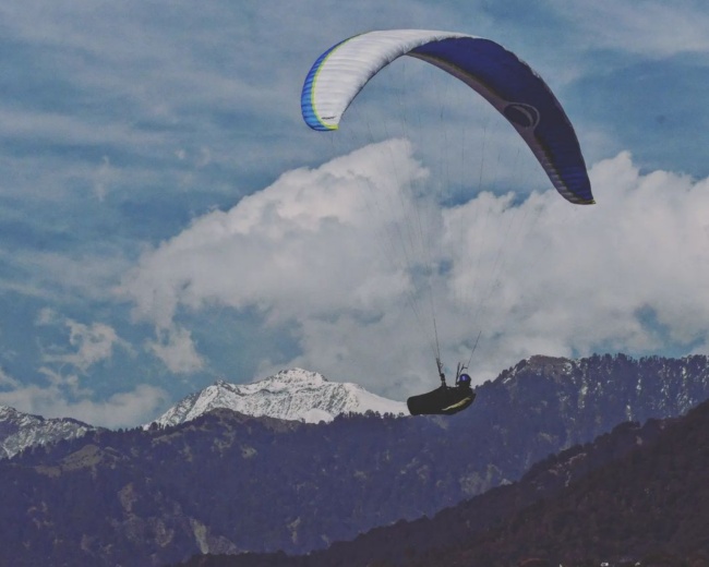 paragling in bir himachal pradesh