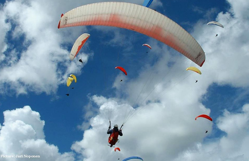 Paragliding in Bir billing in March
